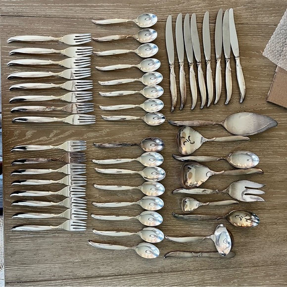 1956 Roger Bros. Silver Plate Service For 8 and Serving Ware in Flair Pattern - Picture 2 of 11